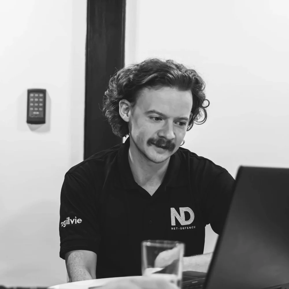 Scott Redpath working with another team member at Net-Defence